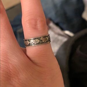 Silver frog ring